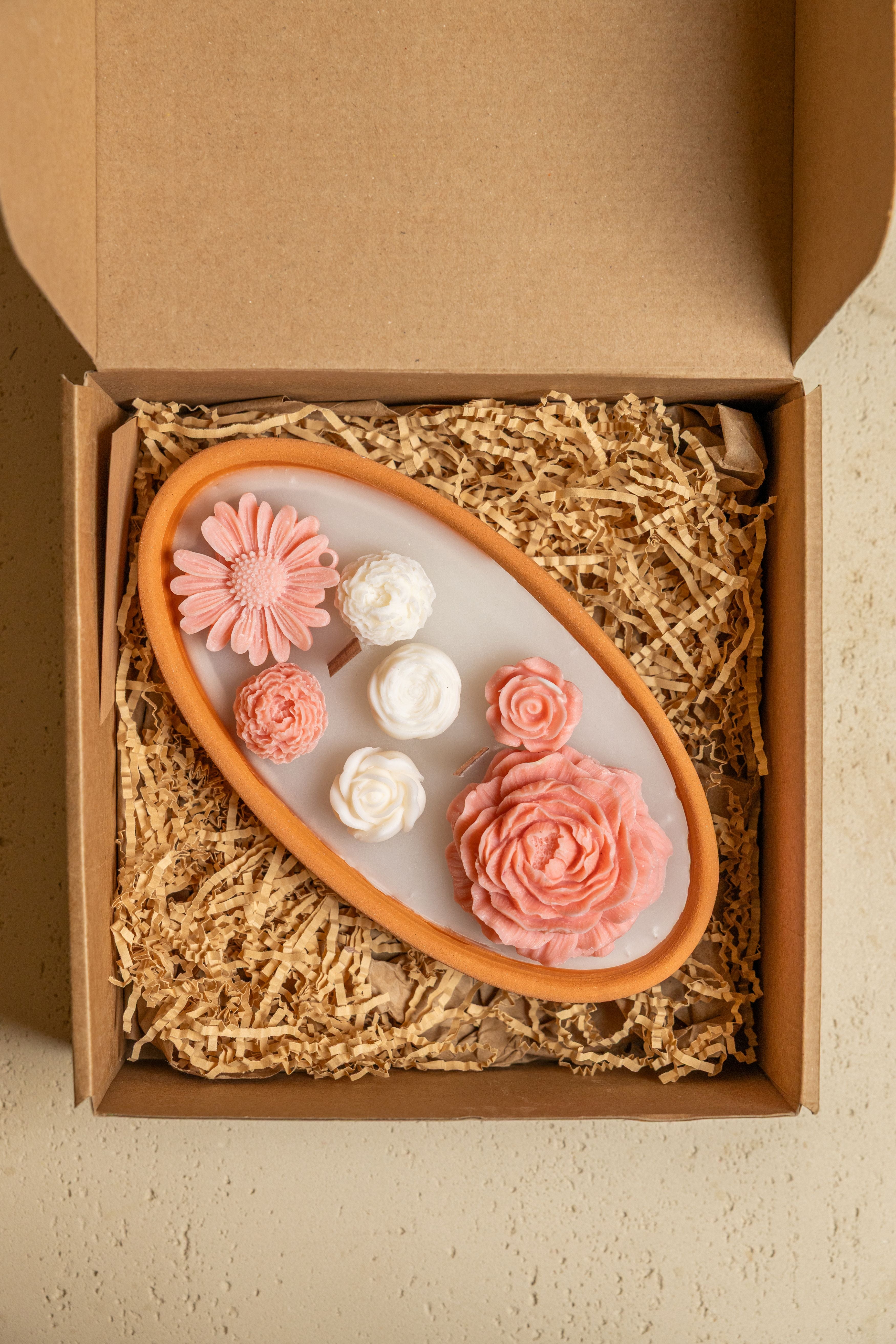 Artisan Flowers Candle - Pink & White Oval