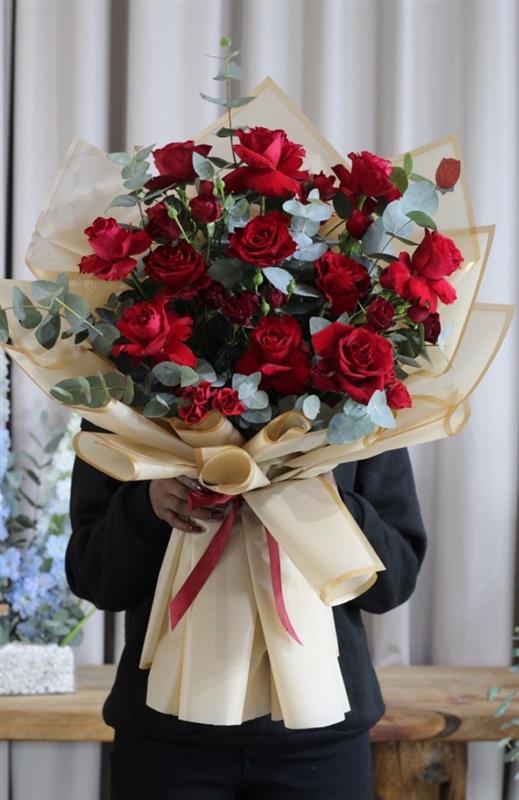 Grand Roses Bouquet - From UAE to Amman